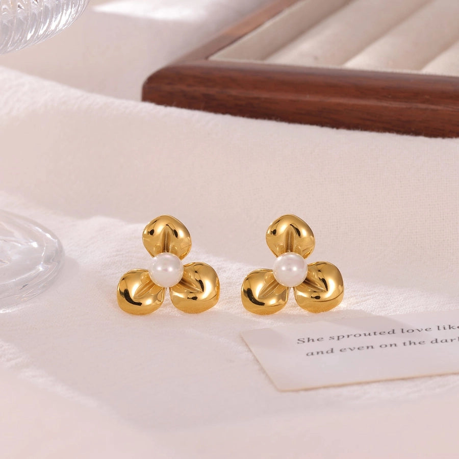 Willow Flower Pearl Ear Studs 18k Gold Plated