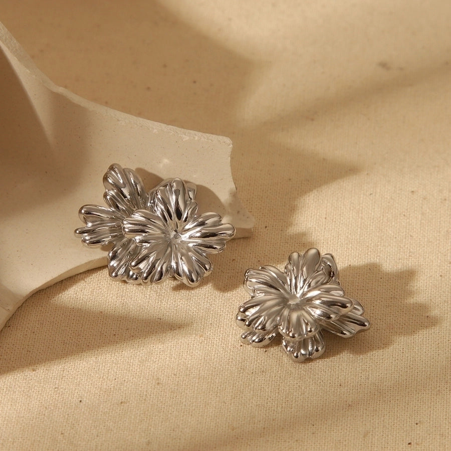 Sweet Flower Ear Studs 18k Gold Plated