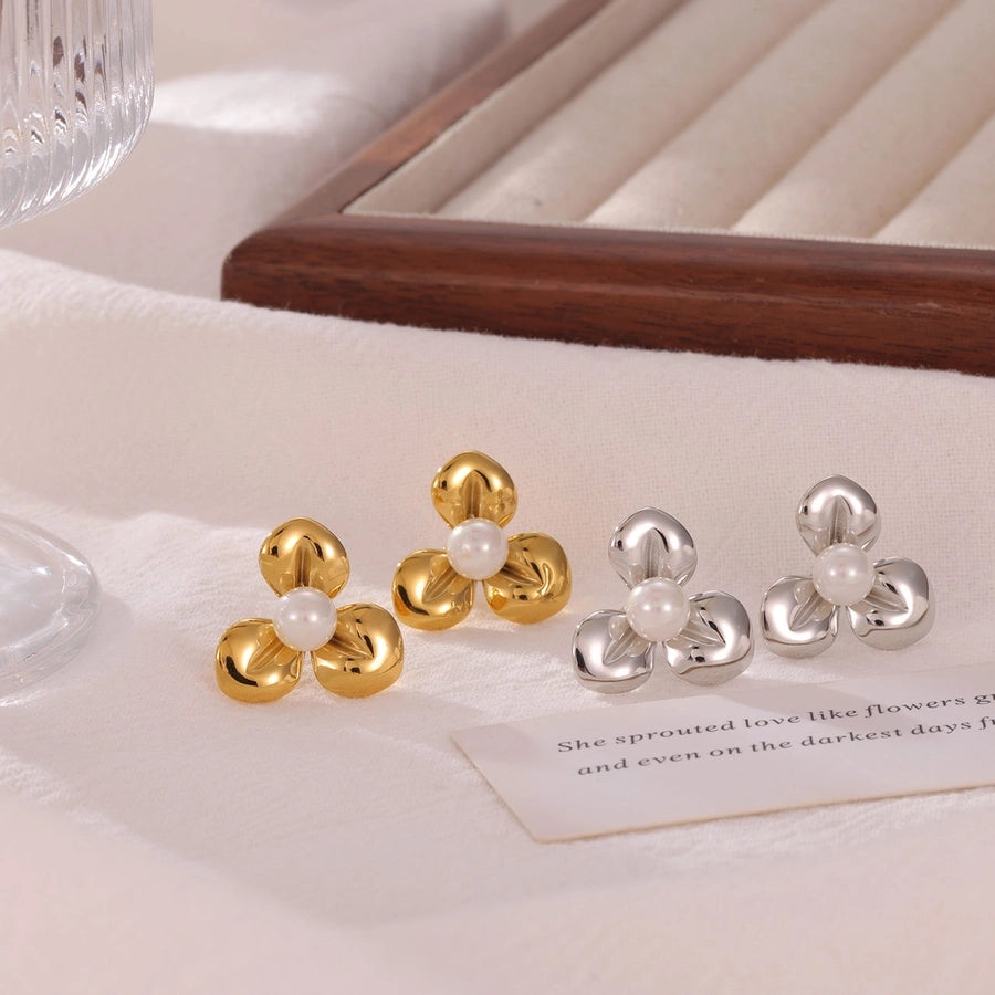 Willow Flower Pearl Ear Studs 18k Gold Plated